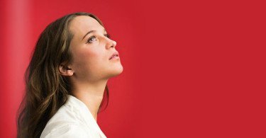 Alicia Vikander fala sobre Tomb Raider na revista Total Film